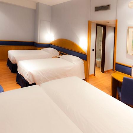 Hotel Agumar Madrid Esterno foto Room at the hotel