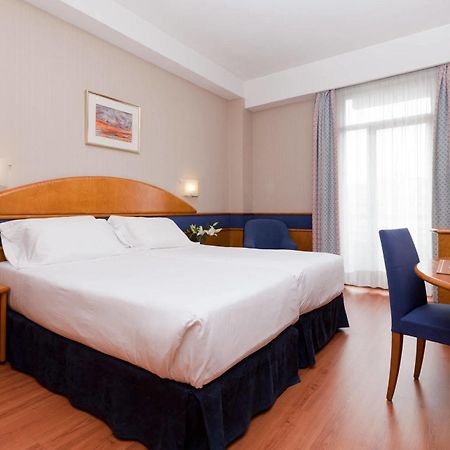 Hotel Agumar Madrid Esterno foto A room at the hotel
