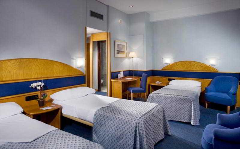 Hotel Agumar Madrid Esterno foto A room at the hotel