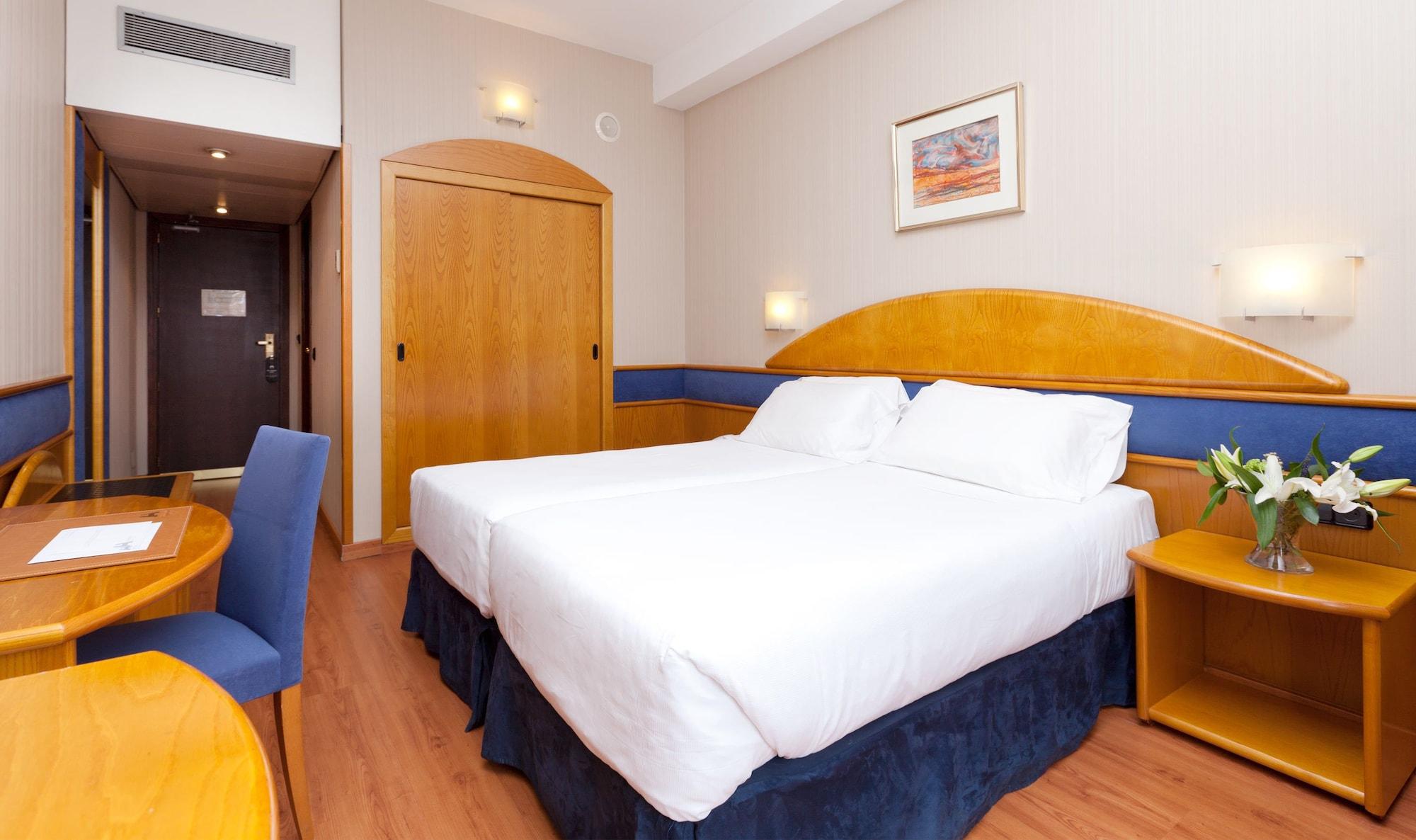 Hotel Agumar Madrid Esterno foto Room in a hotel
