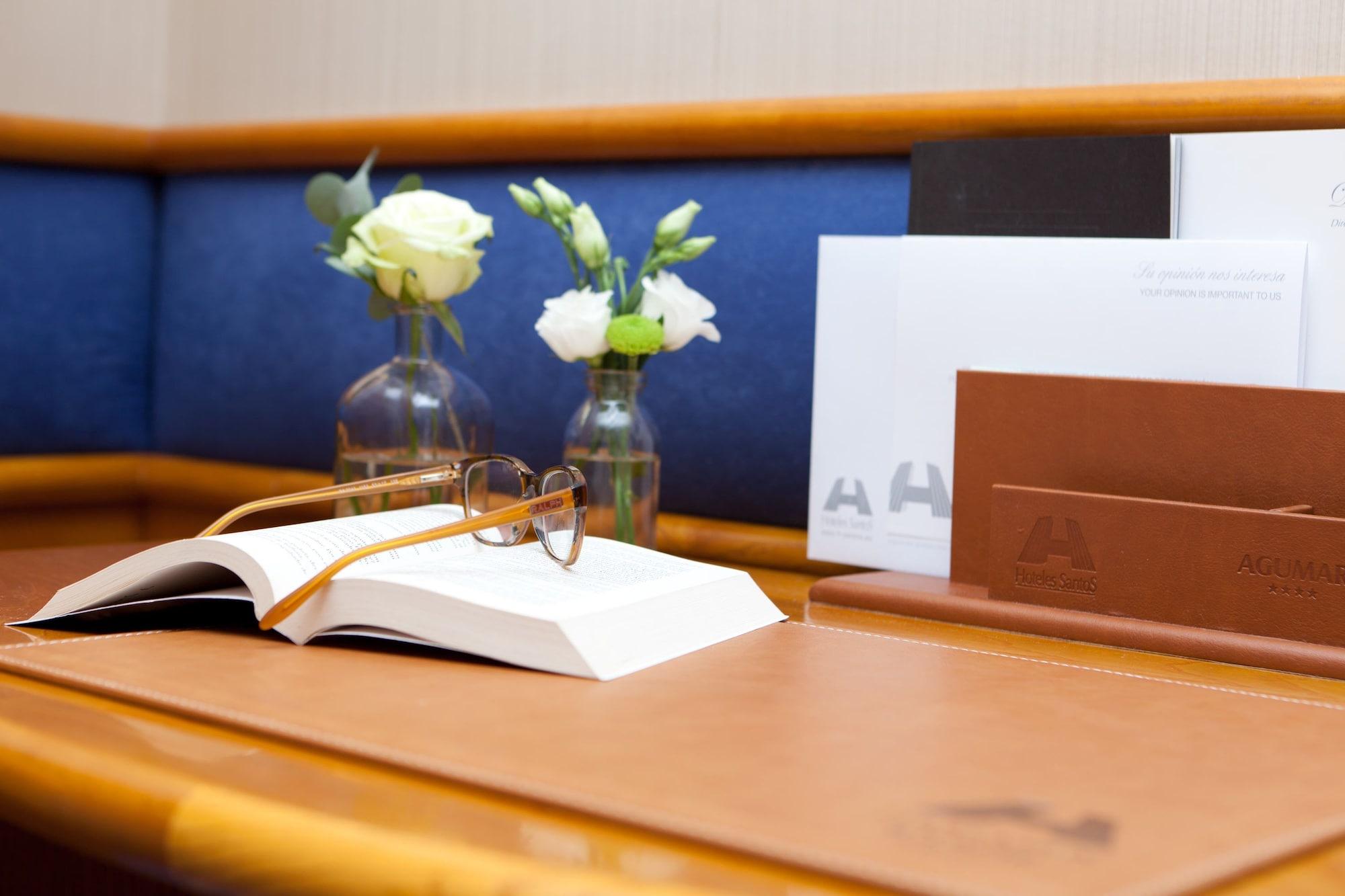 Hotel Agumar Madrid Esterno foto A guest's desk at the hotel