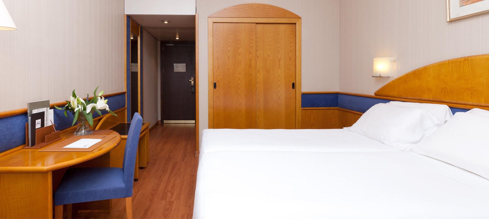 Hotel Agumar Madrid Esterno foto Room interior