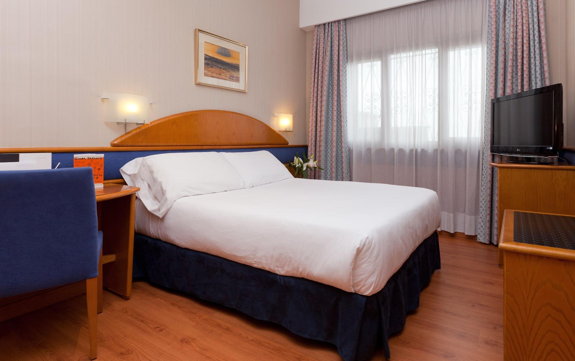 Hotel Agumar Madrid Esterno foto Room at the hotel