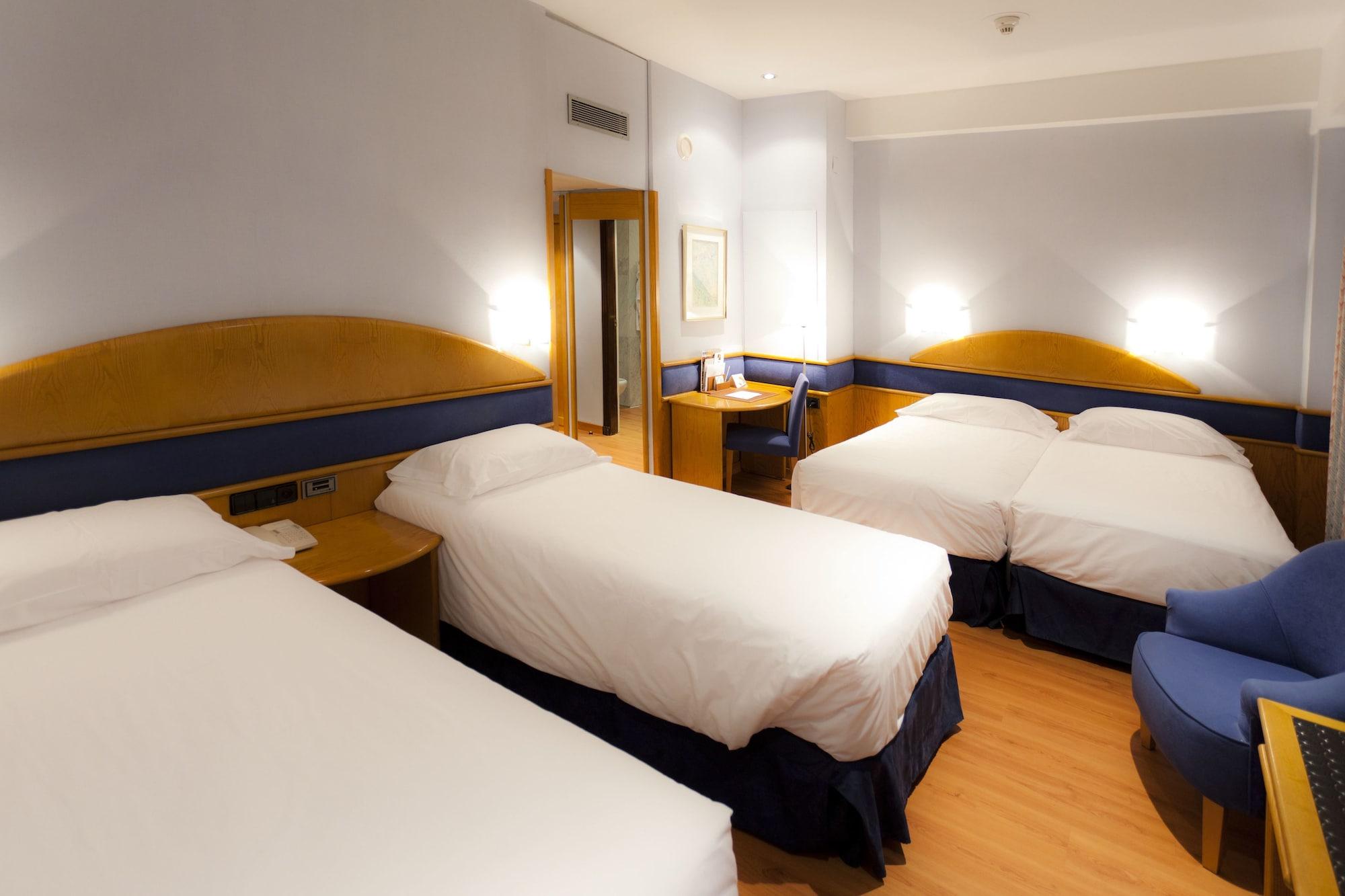 Hotel Agumar Madrid Esterno foto Room at the hotel