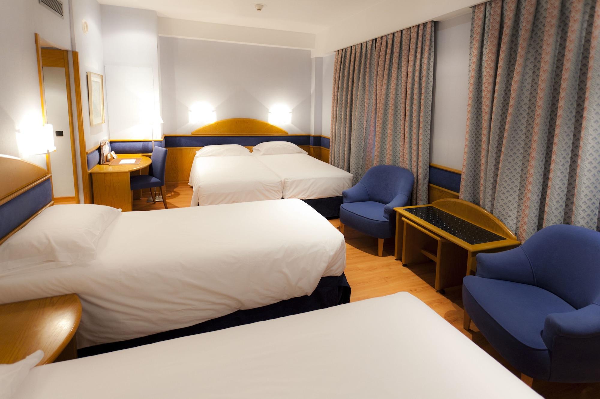 Hotel Agumar Madrid Esterno foto Room in a hotel
