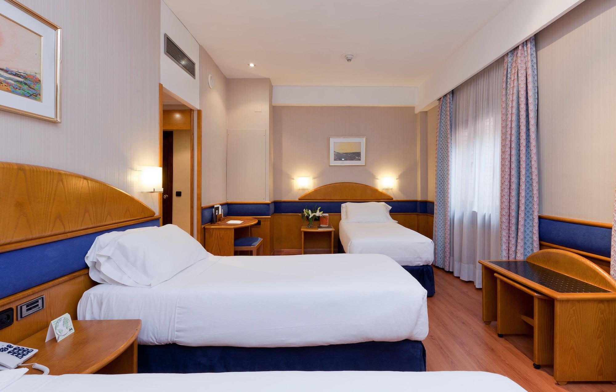 Hotel Agumar Madrid Esterno foto Room in a hotel