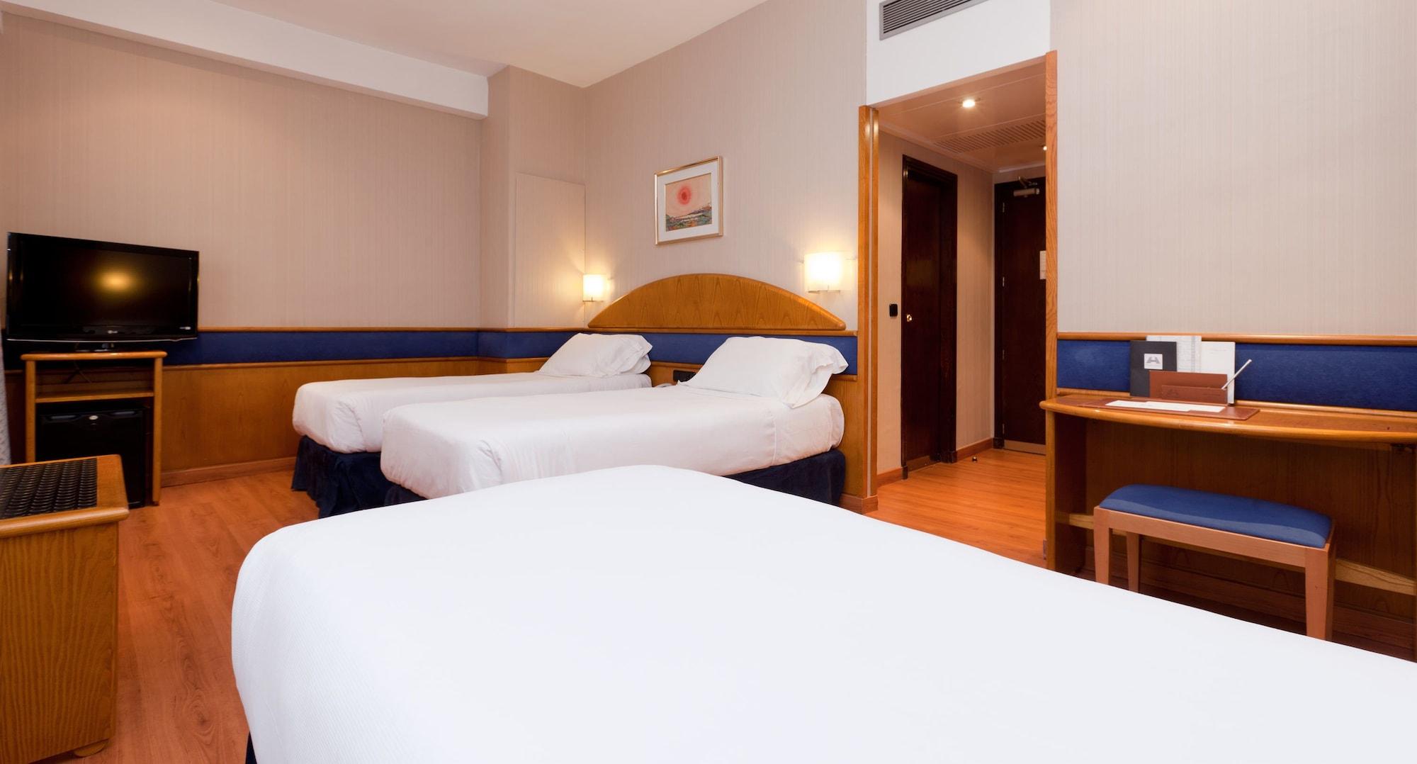 Hotel Agumar Madrid Esterno foto Room at the hotel