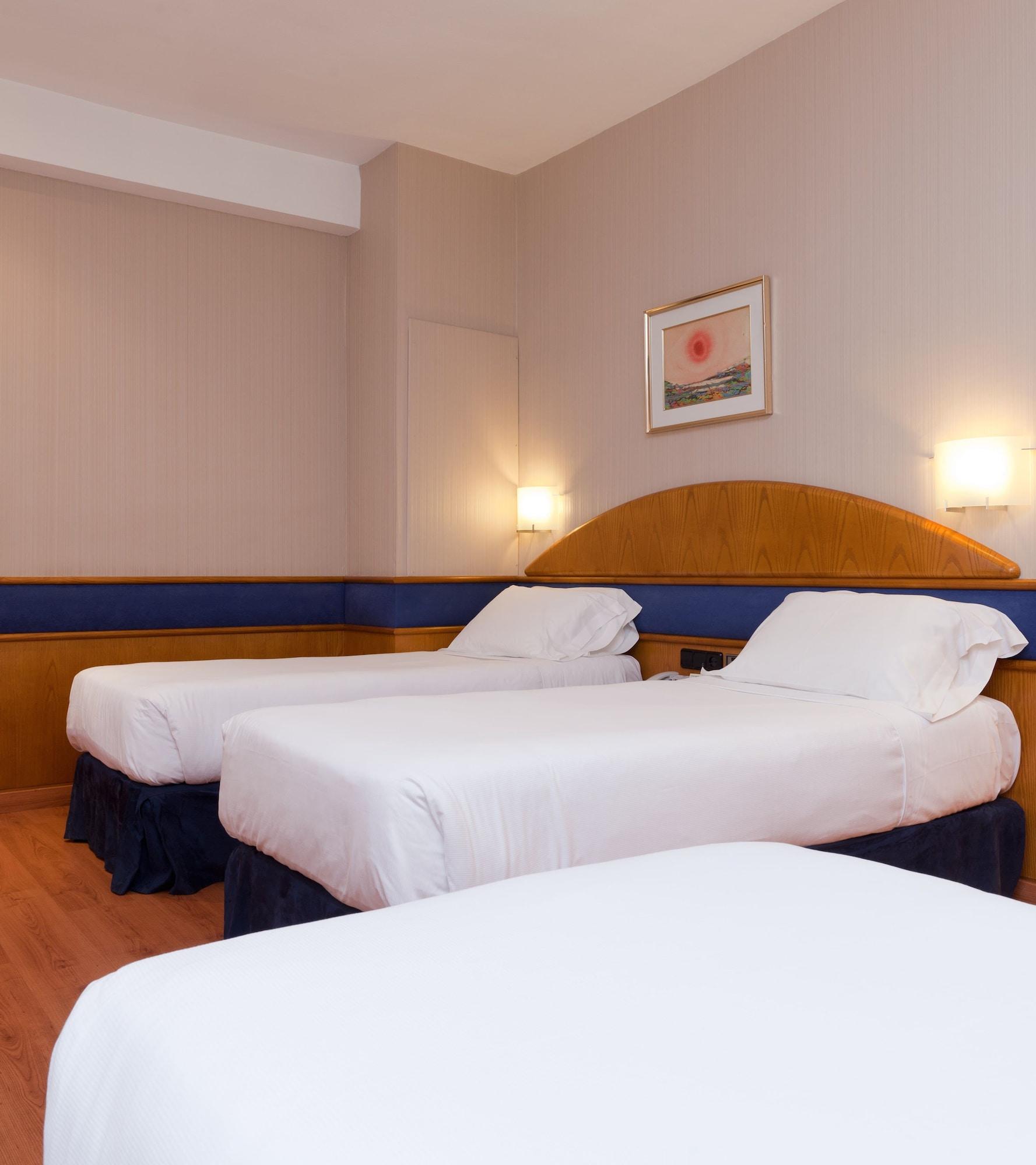 Hotel Agumar Madrid Esterno foto Room in a hotel