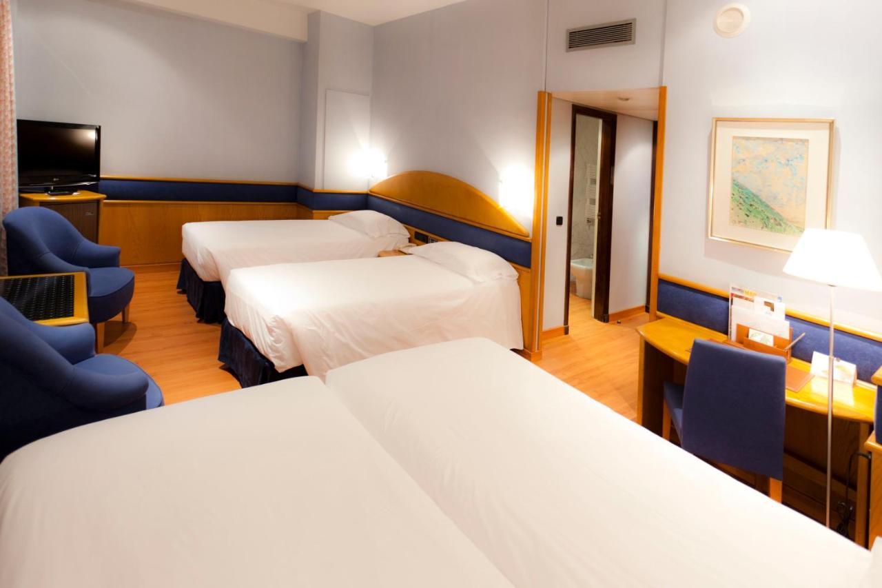 Hotel Agumar Madrid Esterno foto Room at the hotel