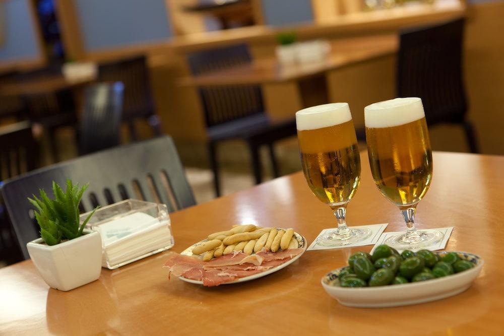 Hotel Agumar Madrid Esterno foto Beer, ham and olives