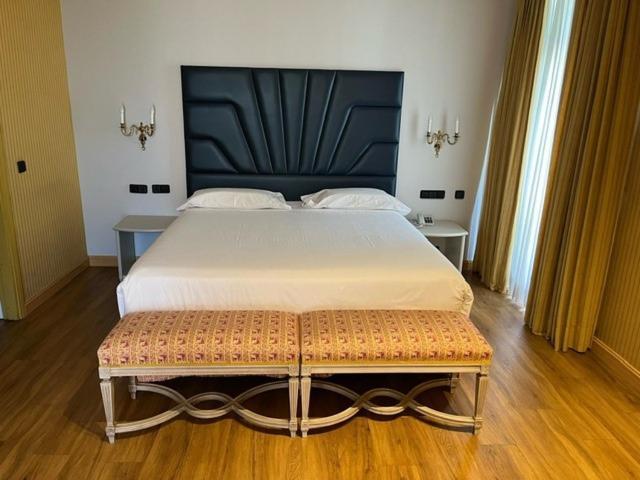 Hotel Agumar Madrid Esterno foto A room at the hotel