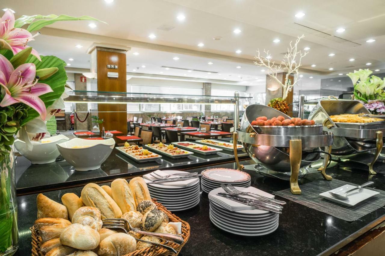 Hotel Agumar Madrid Esterno foto Breakfast buffet at a luxury hotel