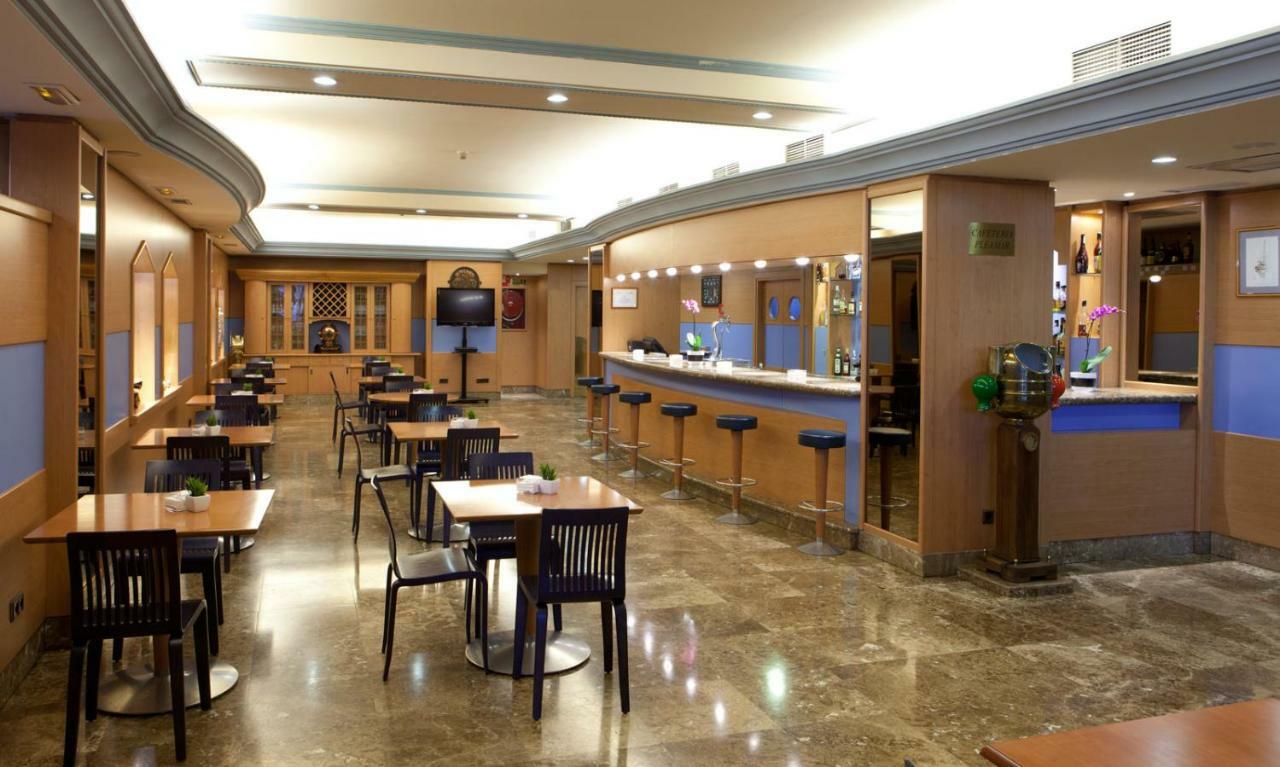 Hotel Agumar Madrid Esterno foto Interior of the hotel