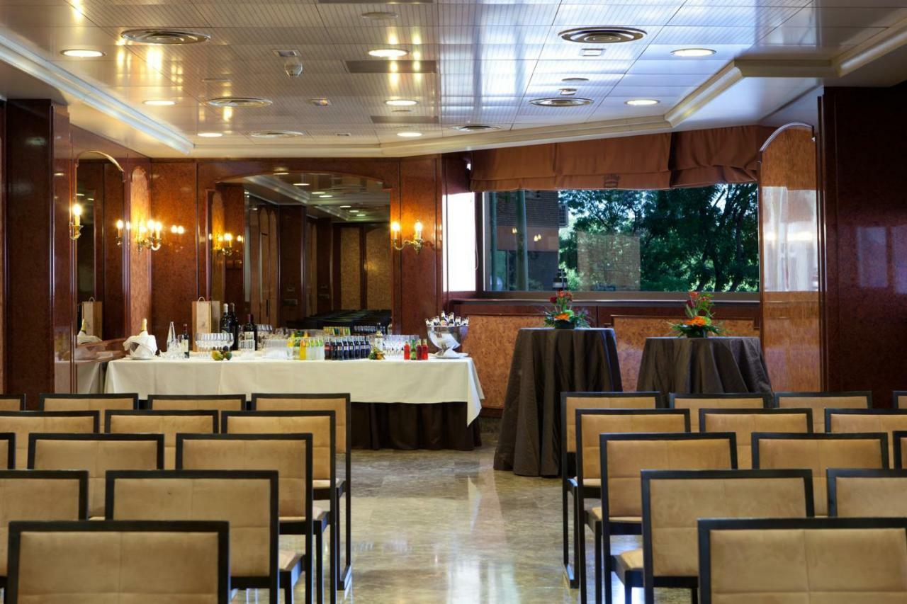 Hotel Agumar Madrid Esterno foto The interior of the hotel