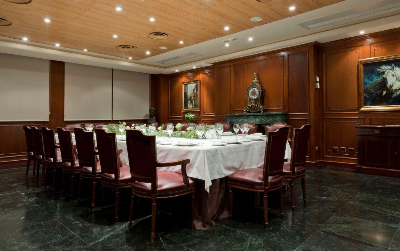 Hotel Agumar Madrid Esterno foto The dining room of the yacht