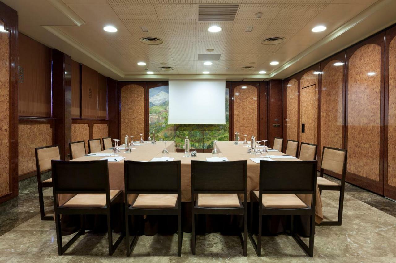 Hotel Agumar Madrid Esterno foto Meeting room